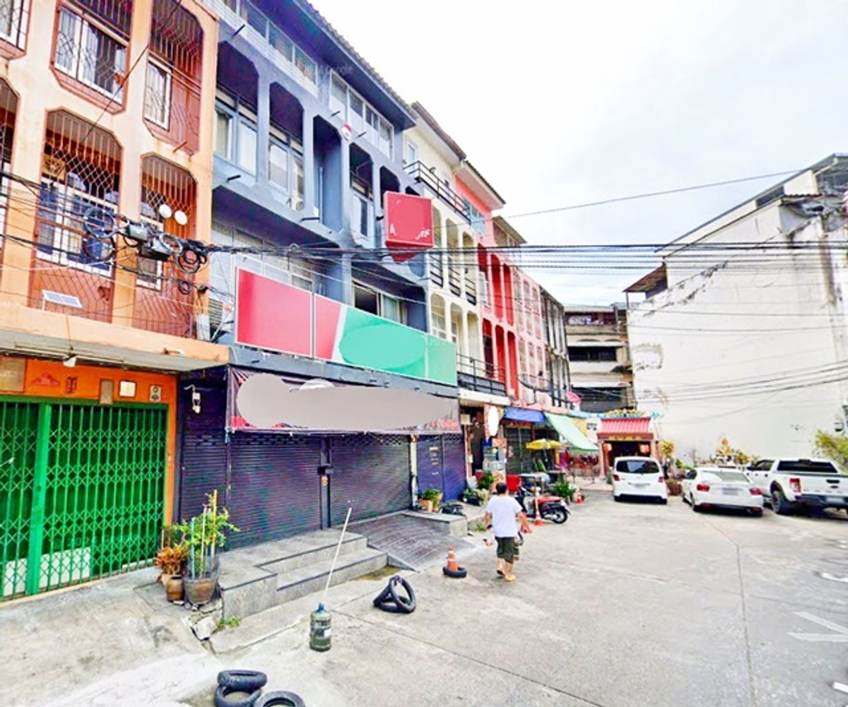For RentShop HouseSapankwai,Jatujak : BTS Senanikhom 220 m. BTS Ratchayothin 760 m. Rent a new 4 -story commercial building 18 sq.m. 290 sq.m. Major Ratchayothin 1.3 km.