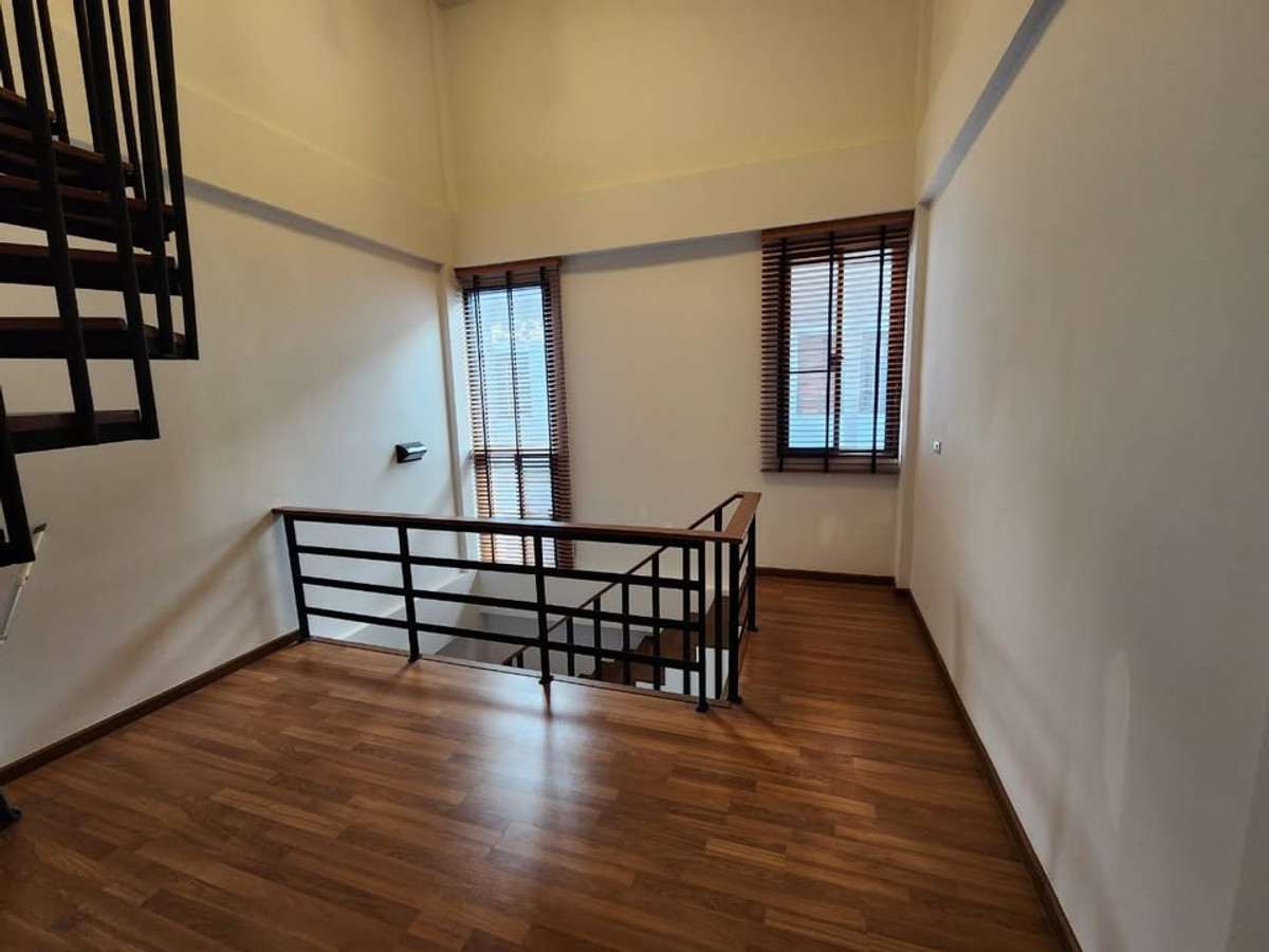 For RentTownhomeChaengwatana, Muangthong : Chaengwattana Zone with pet friendly This project is closest to the expressway in 2 minutes. 4-storey townhouse, 3 bedrooms, fully furnished, air-conditioned