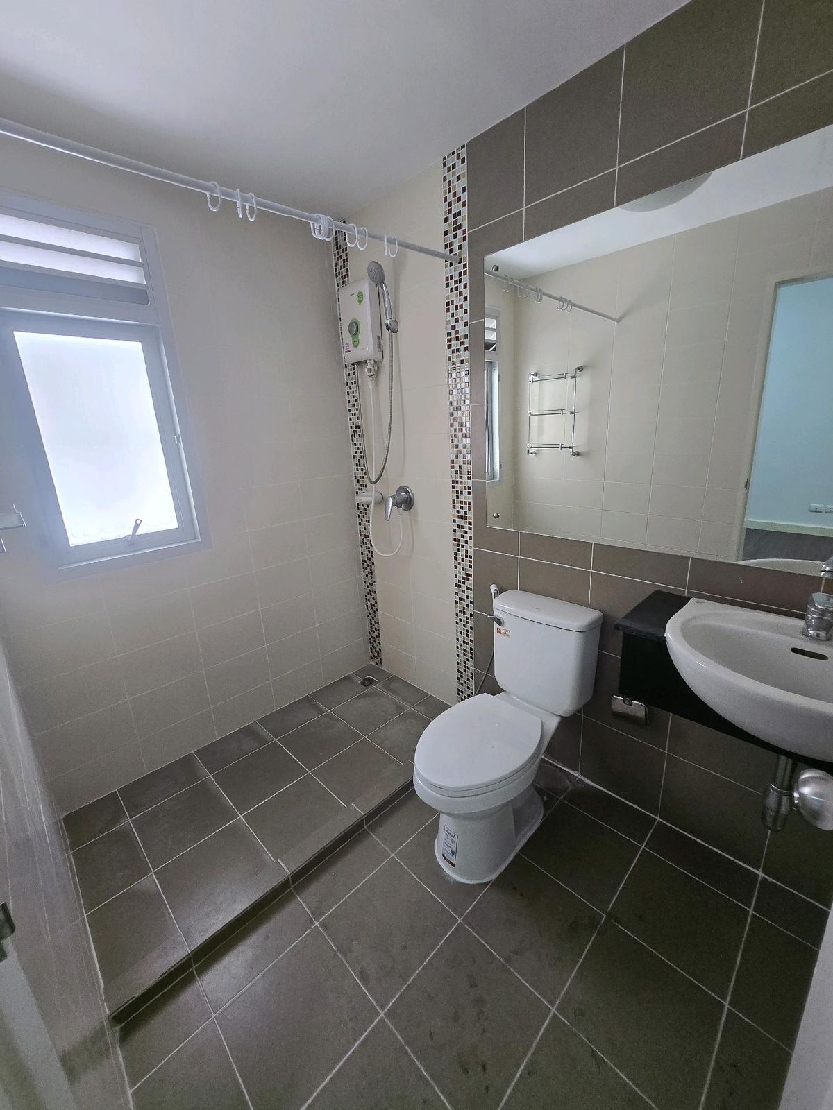 For SaleTownhomeRathburana, Suksawat : For sale: 3-storey townhouse, Town Avenue Village, Phutthabucha, empty house, good condition, free curtains for the whole house, add a little more decoration to your liking, ready to move in.