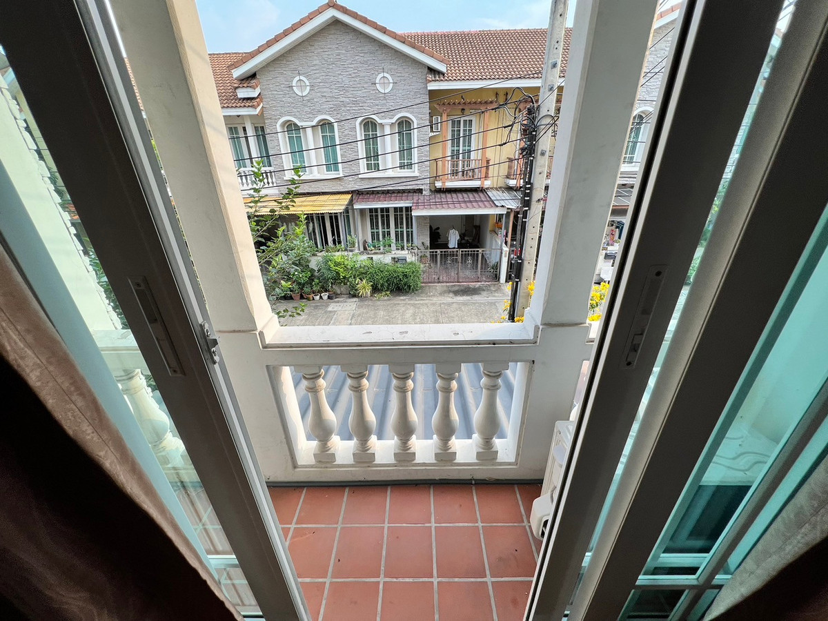 ให้เช่าทาวน์โฮมแจ้งวัฒนะ เมืองทอง : ทาวน์โฮม ซอยติวานนท์-ปากเกร็ด22 มีเฟอร์ 3ห้องนอน 2ห้องน้ำ