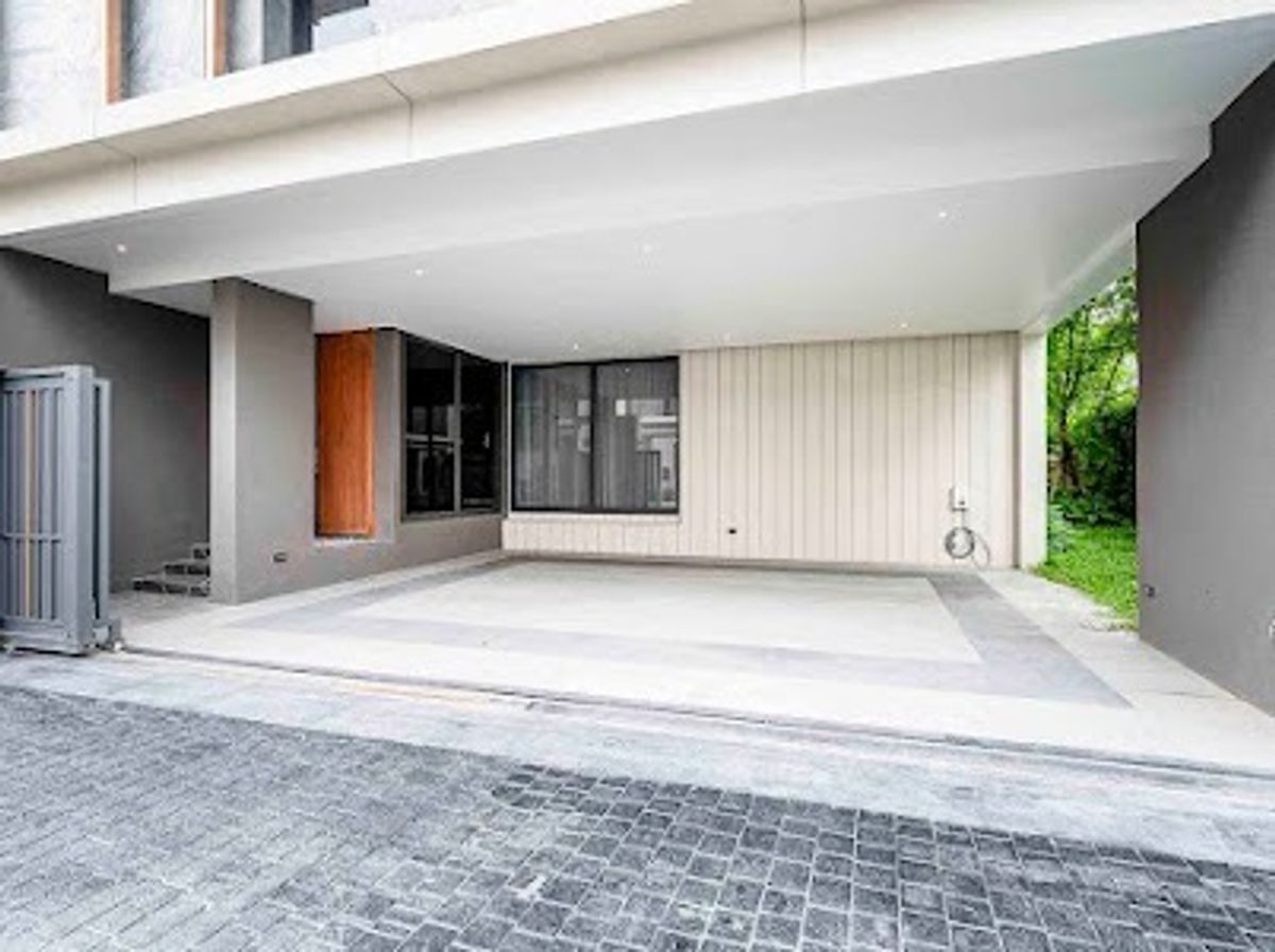 For RentHousePattanakan, Srinakarin : ♥ ️ Rent a complete decoration booth with 4 bedrooms, 5 bathrooms, new house, beautiful, good location, convenient to travel, interested in watching the appointment in advance. welcome