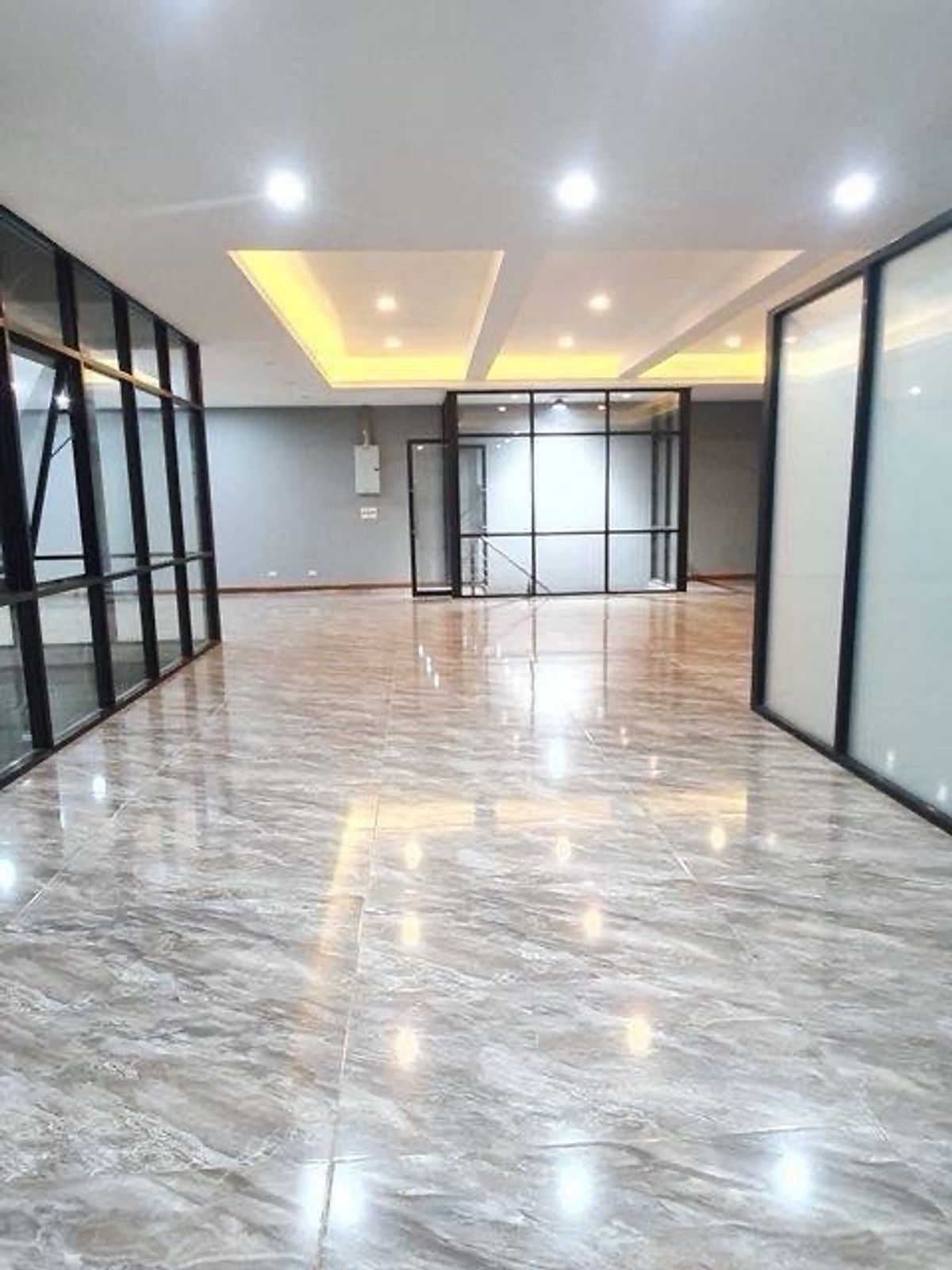 ให้เช่าโกดังนวมินทร์ รามอินทรา : ปล่อยเช่า ออฟฟิศ โกดัง ติดถนนใหญ่ วัชรพล 6 เลน ใกล้ สุขาภิบาล 5 ใกล้ทางด่วน เหมาะร้านค้า อู่ซ่อมรถ ทำสี คลินิกสัตวแพทย์ ขนส่ง โลจิสติกส์ สต็อกสินค้า Tiktok , Shoppee , Lazada และ ส่งออกต่างประเทศ