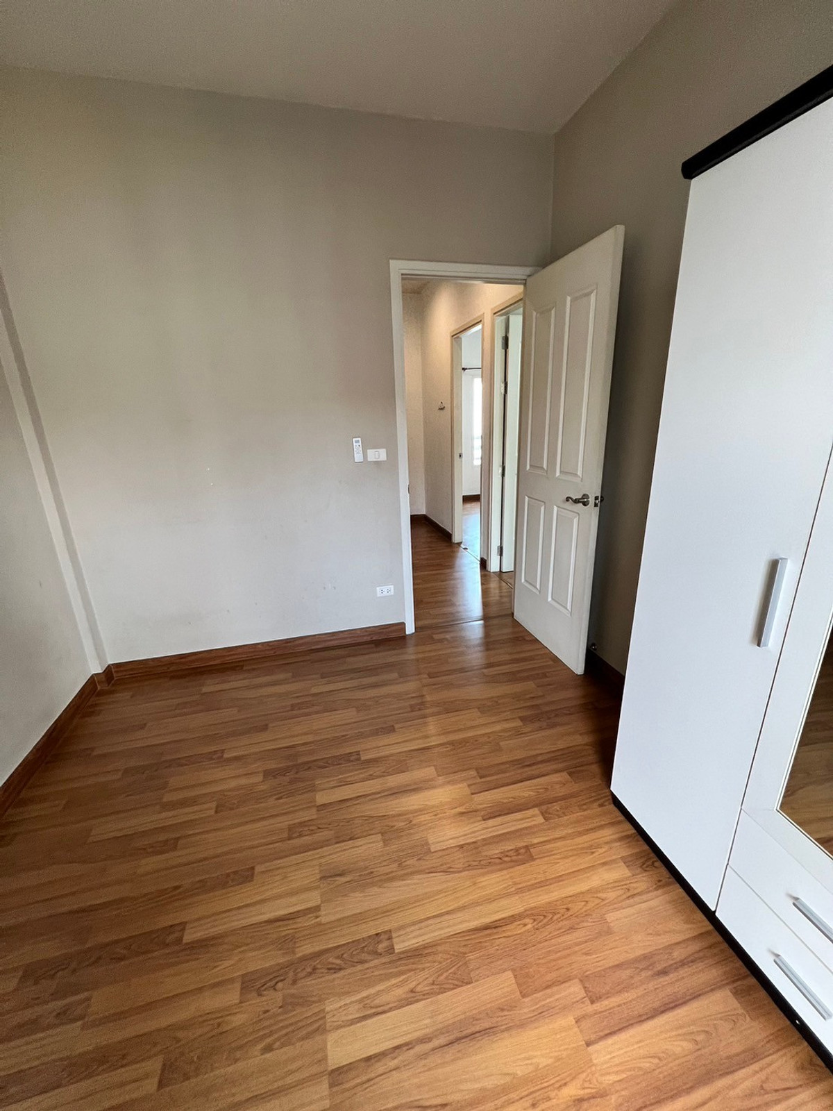 ให้เช่าทาวน์โฮมแจ้งวัฒนะ เมืองทอง : ทาวน์โฮม ซอยติวานนท์-ปากเกร็ด22 มีเฟอร์ 3ห้องนอน 2ห้องน้ำ