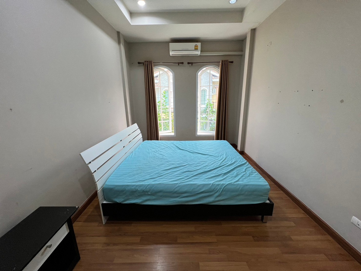 ให้เช่าทาวน์โฮมแจ้งวัฒนะ เมืองทอง : ทาวน์โฮม ซอยติวานนท์-ปากเกร็ด22 มีเฟอร์ 3ห้องนอน 2ห้องน้ำ