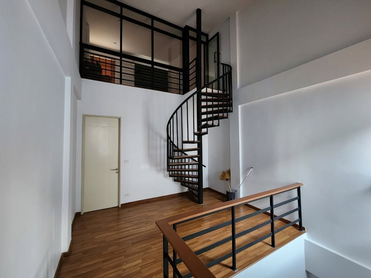 For RentTownhomeChaengwatana, Muangthong : Chaengwattana Zone with pet friendly This project is closest to the expressway in 2 minutes. 4-storey townhouse, 3 bedrooms, fully furnished, air-conditioned