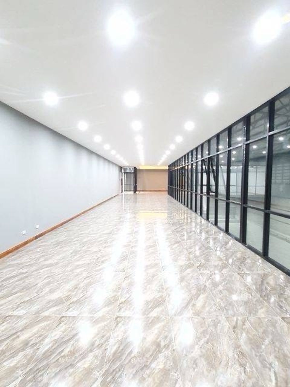 ให้เช่าโกดังนวมินทร์ รามอินทรา : ปล่อยเช่า ออฟฟิศ โกดัง ติดถนนใหญ่ วัชรพล 6 เลน ใกล้ สุขาภิบาล 5 ใกล้ทางด่วน เหมาะร้านค้า อู่ซ่อมรถ ทำสี คลินิกสัตวแพทย์ ขนส่ง โลจิสติกส์ สต็อกสินค้า Tiktok , Shoppee , Lazada และ ส่งออกต่างประเทศ