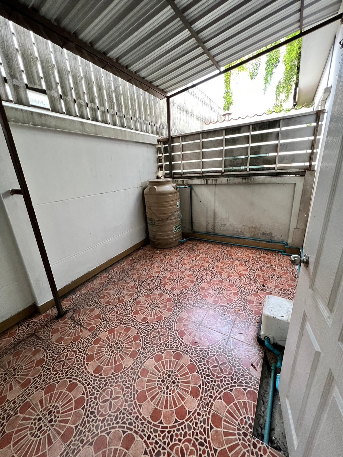 ให้เช่าทาวน์โฮมแจ้งวัฒนะ เมืองทอง : ทาวน์โฮม ซอยติวานนท์-ปากเกร็ด22 มีเฟอร์ 3ห้องนอน 2ห้องน้ำ