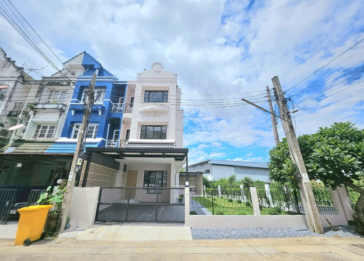 ขายทาวน์โฮมราษฎร์บูรณะ สุขสวัสดิ์ : 🏠ขายทาวน์เฮ้าส์ 3 ชั้น หลังมุม หมู่บ้าน ลัลลี่วิลล์ ประชาอุทิศ 72 รีโนเวทใหม่ พร้อมเข้าอยู่