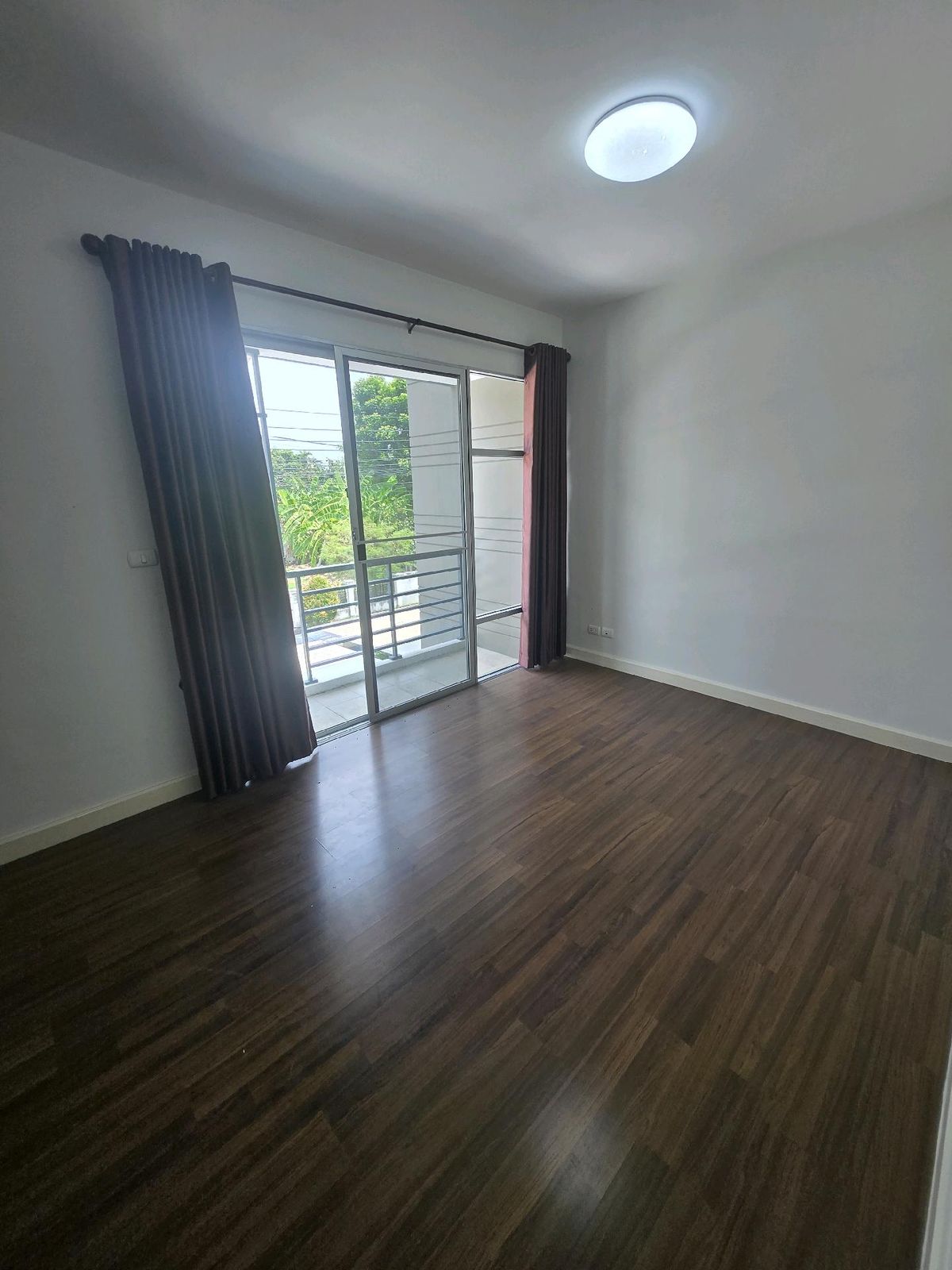 For SaleTownhomeRathburana, Suksawat : For sale: 3-storey townhouse, Town Avenue Village, Phutthabucha, empty house, good condition, free curtains for the whole house, add a little more decoration to your liking, ready to move in.