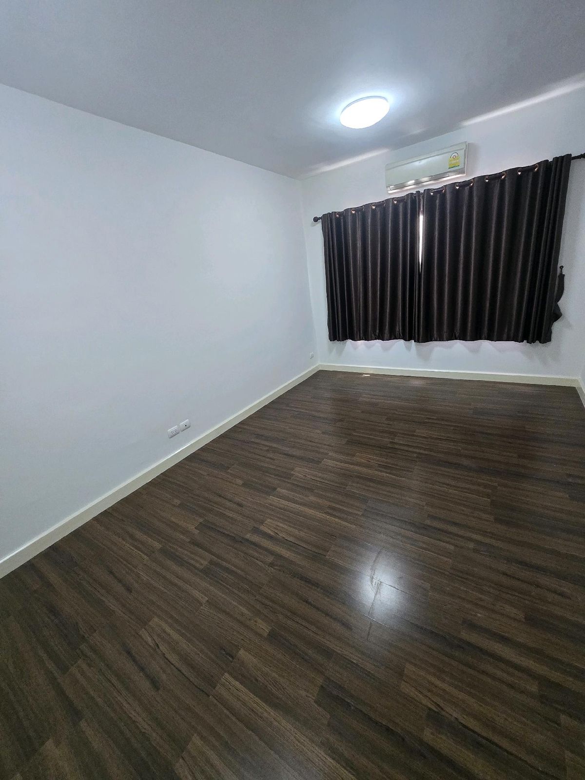 For SaleTownhomeRathburana, Suksawat : For sale: 3-storey townhouse, Town Avenue Village, Phutthabucha, empty house, good condition, free curtains for the whole house, add a little more decoration to your liking, ready to move in.