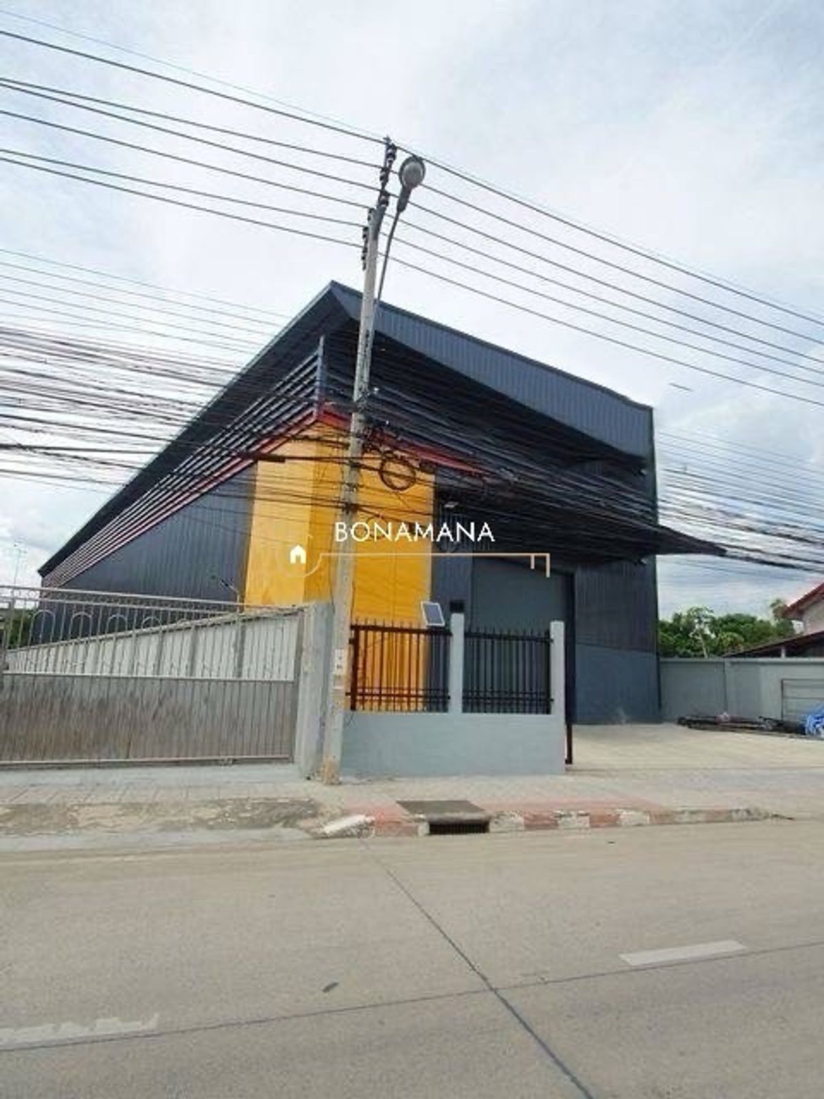 For RentWarehouseNawamin, Ramindra : Office warehouse on the main road, Watcharapol intersection