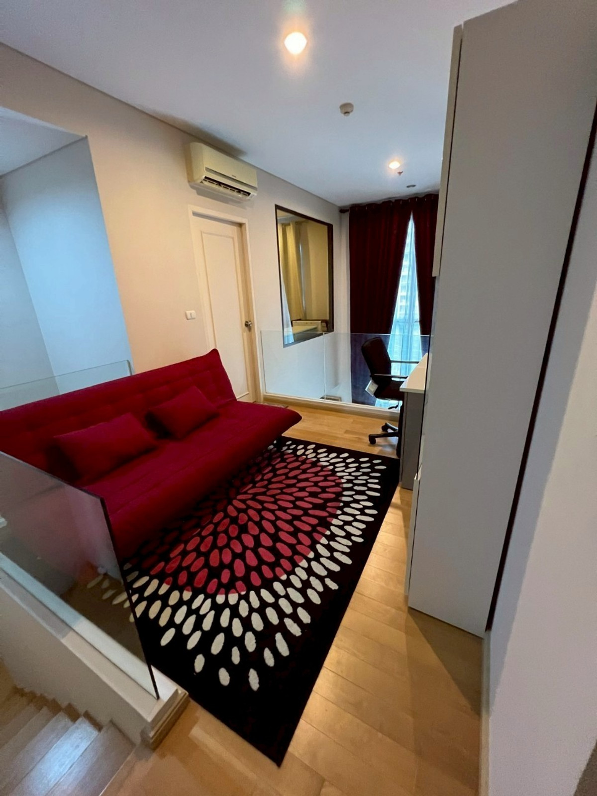 ให้เช่าคอนโดพระราม 9 เพชรบุรีตัดใหม่ RCA : { FOR RENT } 1 BEDROOM 2 BATHROOM (DUPLEX) 80 SQ.M  READY TO MOVE IN -- CALL NOW 094-641-5974