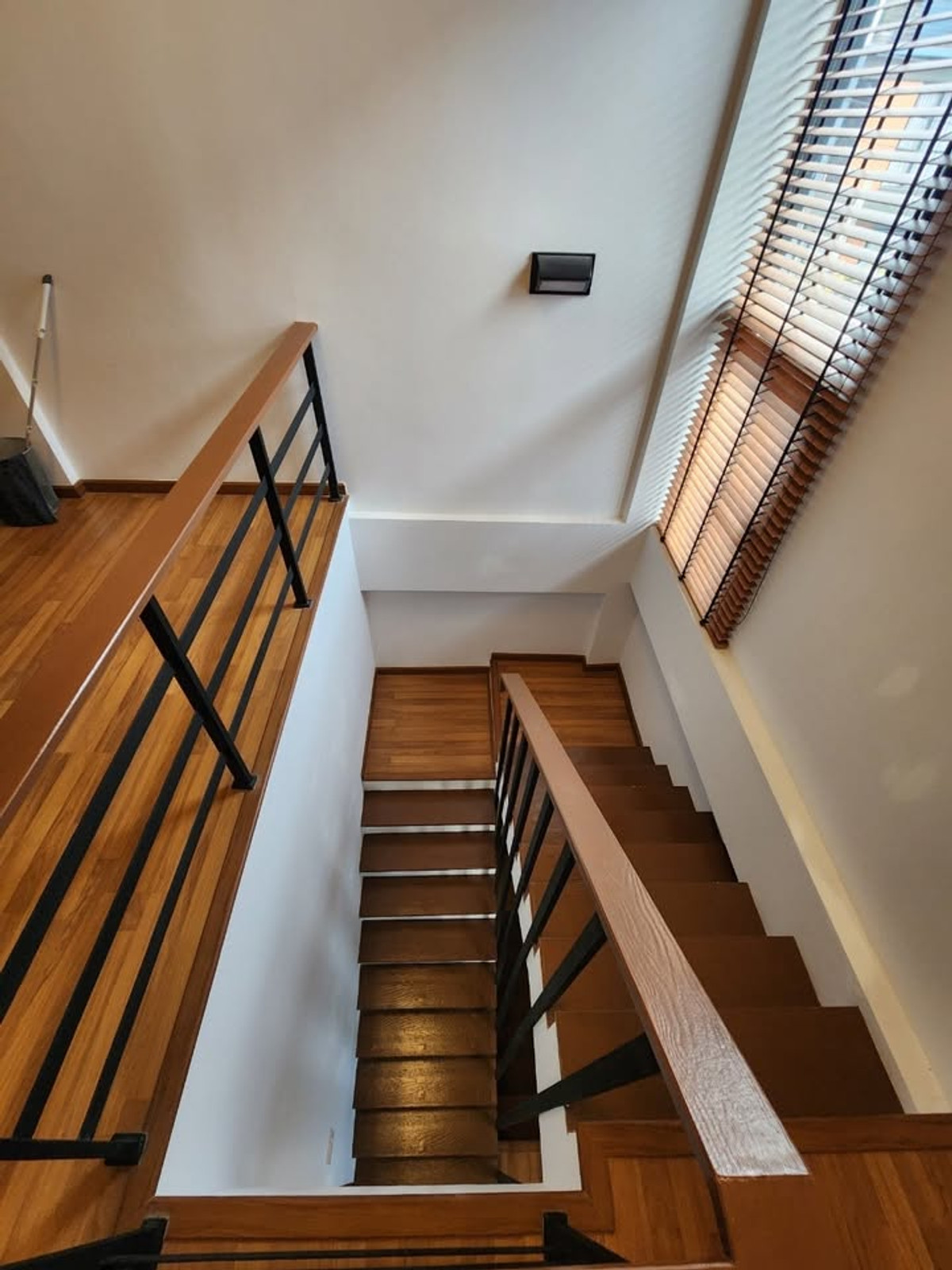 For RentTownhomeChaengwatana, Muangthong : Chaengwattana Zone with pet friendly This project is closest to the expressway in 2 minutes. 4-storey townhouse, 3 bedrooms, fully furnished, air-conditioned