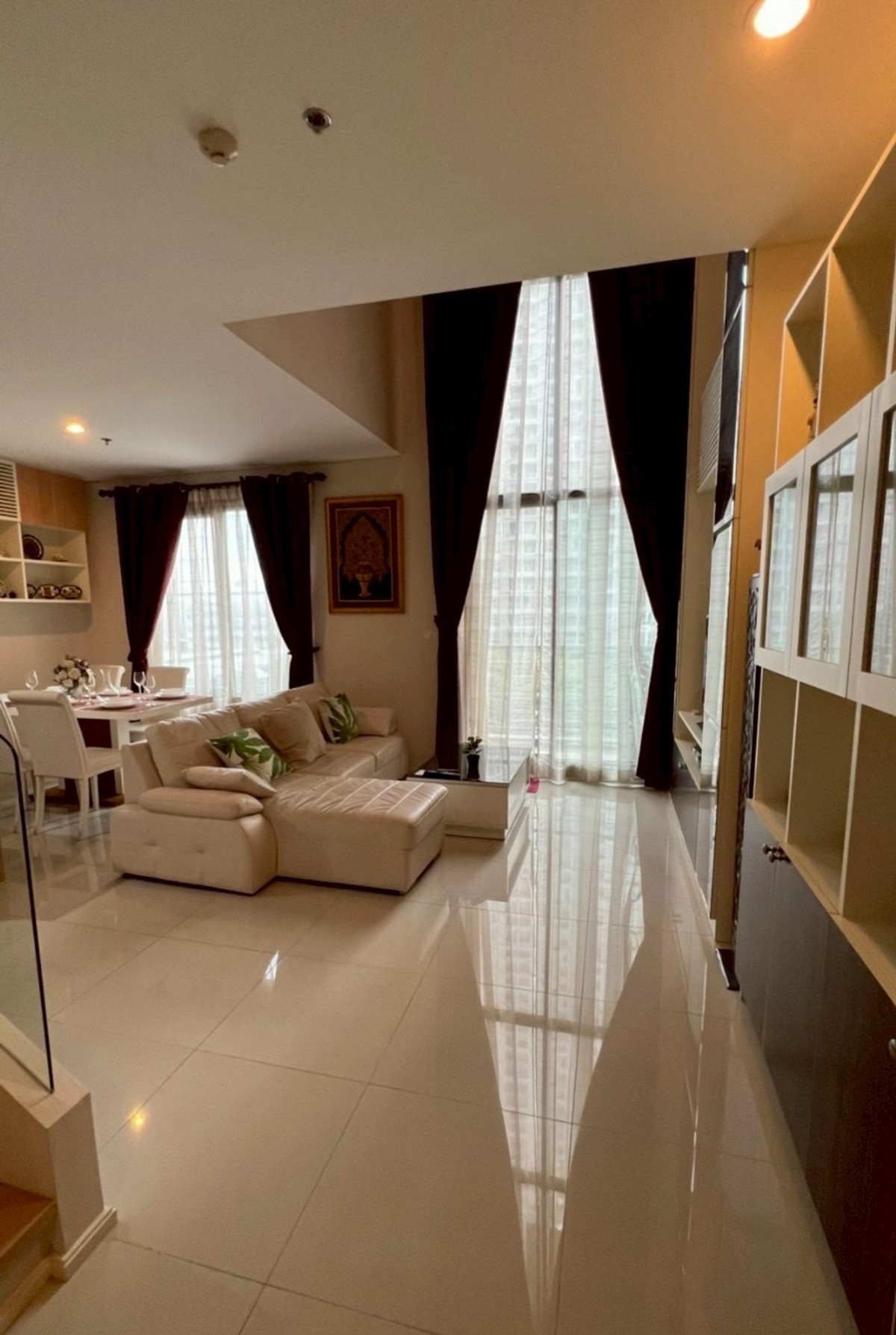 ให้เช่าคอนโดพระราม 9 เพชรบุรีตัดใหม่ RCA : { FOR RENT } 1 BEDROOM 2 BATHROOM (DUPLEX) 80 SQ.M  READY TO MOVE IN -- CALL NOW 094-641-5974