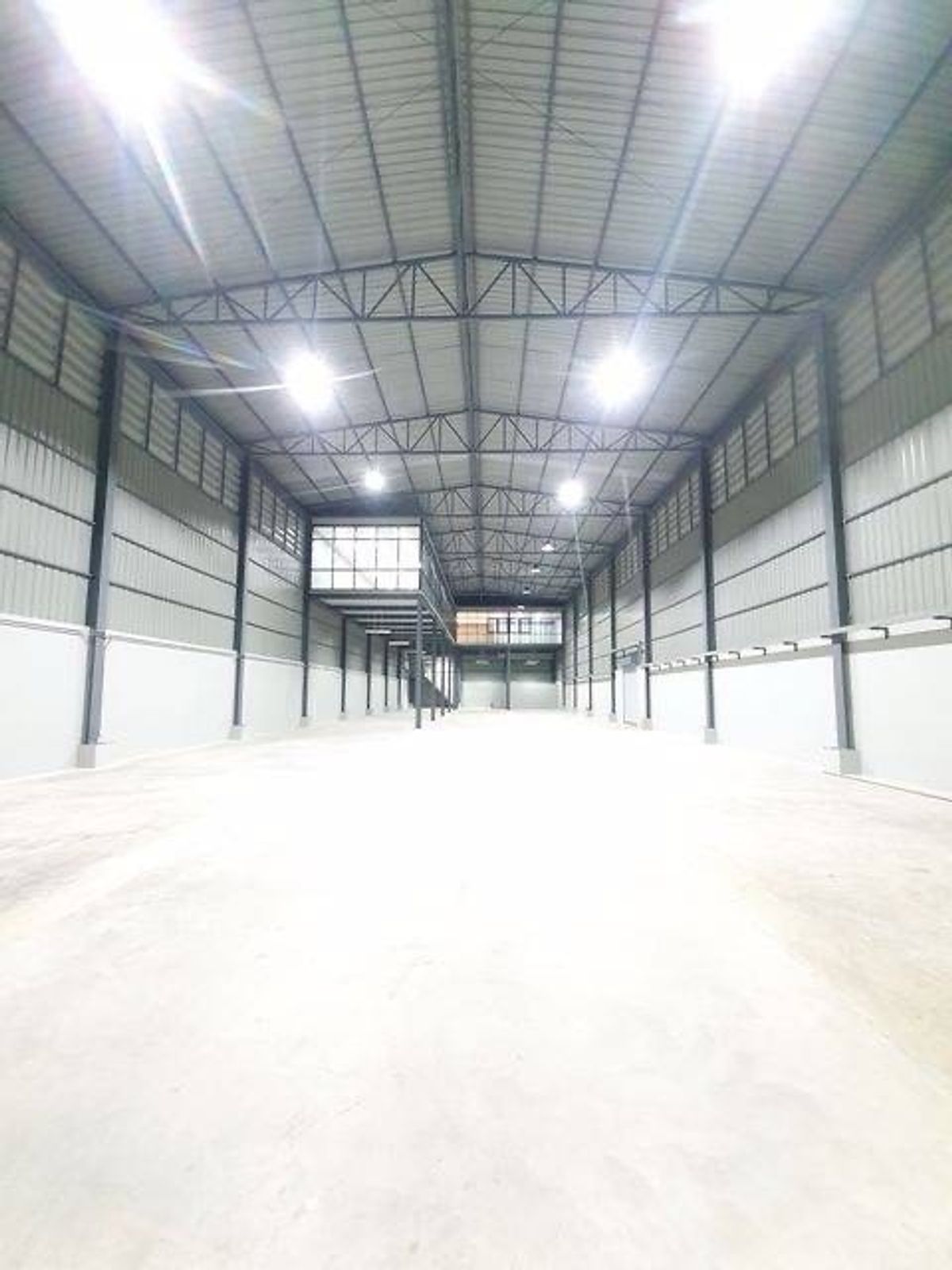 ให้เช่าโกดังนวมินทร์ รามอินทรา : ปล่อยเช่า ออฟฟิศ โกดัง ติดถนนใหญ่ วัชรพล 6 เลน ใกล้ สุขาภิบาล 5 ใกล้ทางด่วน เหมาะร้านค้า อู่ซ่อมรถ ทำสี คลินิกสัตวแพทย์ ขนส่ง โลจิสติกส์ สต็อกสินค้า Tiktok , Shoppee , Lazada และ ส่งออกต่างประเทศ