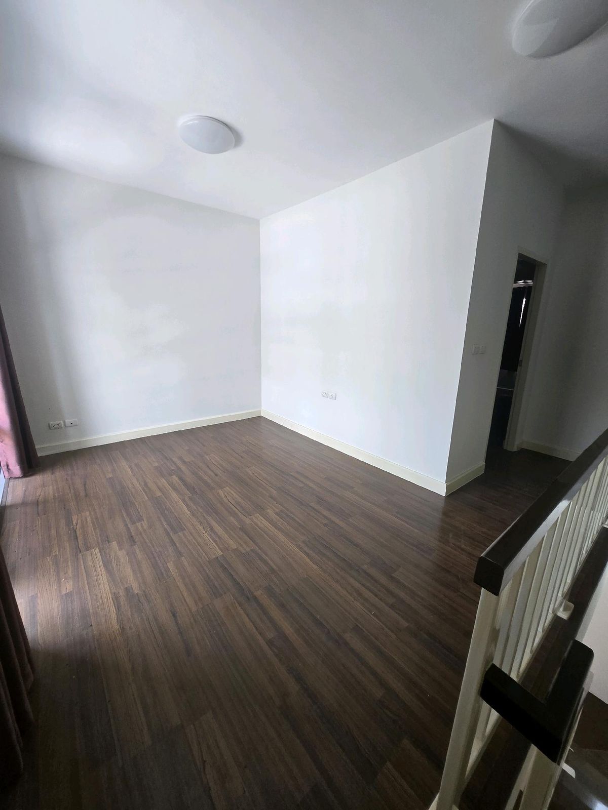 For SaleTownhomeRathburana, Suksawat : For sale: 3-storey townhouse, Town Avenue Village, Phutthabucha, empty house, good condition, free curtains for the whole house, add a little more decoration to your liking, ready to move in.