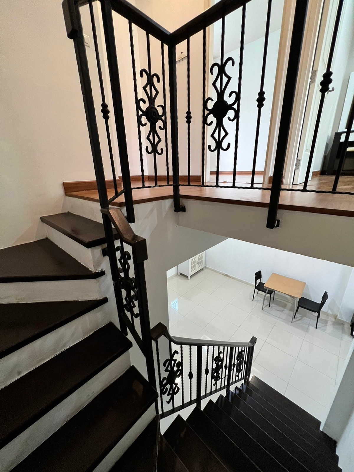 ให้เช่าทาวน์โฮมแจ้งวัฒนะ เมืองทอง : ทาวน์โฮม ซอยติวานนท์-ปากเกร็ด22 มีเฟอร์ 3ห้องนอน 2ห้องน้ำ