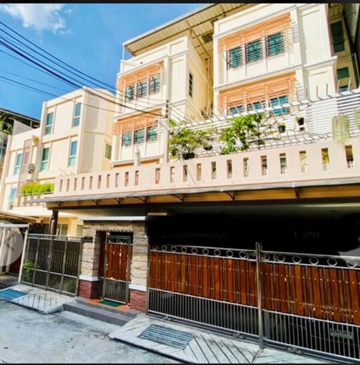 ให้เช่าทาวน์โฮมอ่อนนุช อุดมสุข : HR2569ให้เช่าทาวน์โฮม 4 ชั้น มีดาดฟ้า เนื้อที่ 57.8 ตรว.ใกล้BTS บางจาก เหมาะอยู่อาศัยหรือทำออฟฟิศ