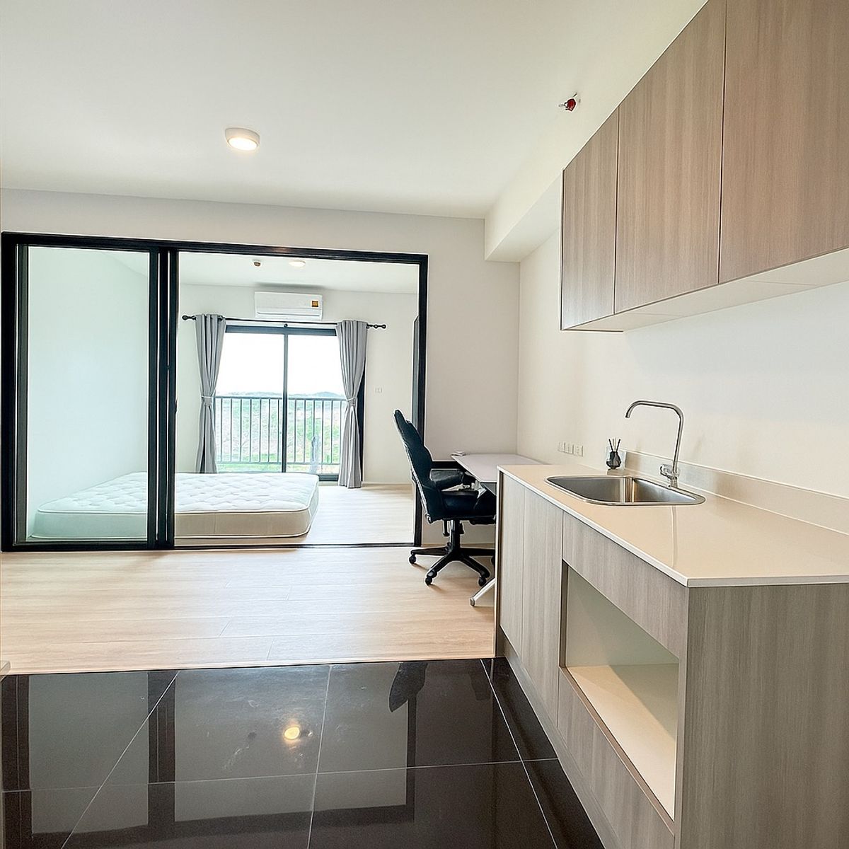 For RentCondoBangna, Bearing, Lasalle : Rental price, best price, Espez Mega 1, Bang Na (requesting people without cars)