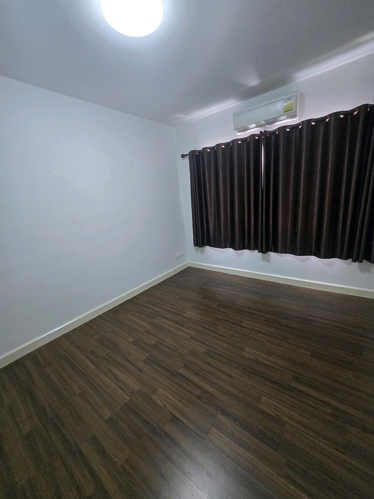 For SaleTownhomeRathburana, Suksawat : For sale: 3-storey townhouse, Town Avenue Village, Phutthabucha, empty house, good condition, free curtains for the whole house, add a little more decoration to your liking, ready to move in.