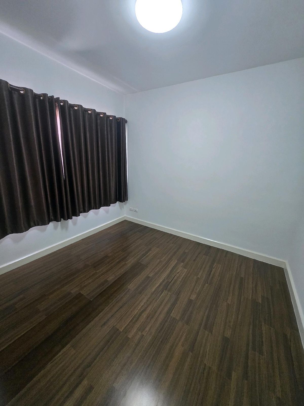 For SaleTownhomeRathburana, Suksawat : For sale: 3-storey townhouse, Town Avenue Village, Phutthabucha, empty house, good condition, free curtains for the whole house, add a little more decoration to your liking, ready to move in.