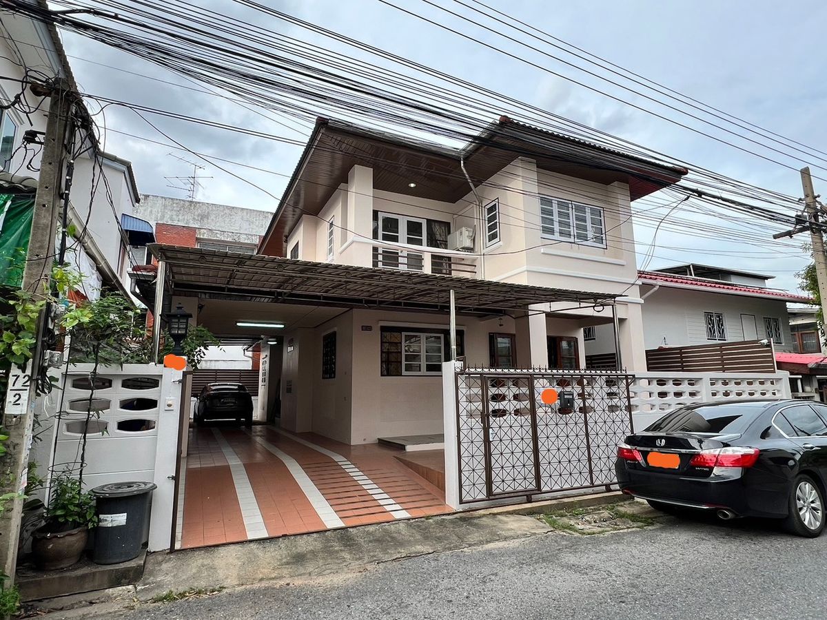 ให้เช่าบ้านเลียบทางด่วนรามอินทรา : บ้านเดี่ยว จดบริษัทได้ 4ห้องนอน ซอยลาดพร้าว80 รีโนเวทใหม่ เฟอร์นิเจอร์ครบ จอดรถสบาย