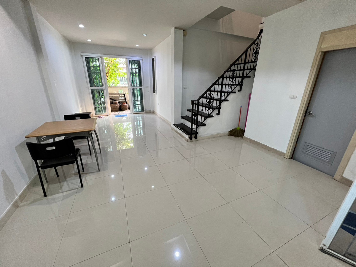 ให้เช่าทาวน์โฮมแจ้งวัฒนะ เมืองทอง : ทาวน์โฮม ซอยติวานนท์-ปากเกร็ด22 มีเฟอร์ 3ห้องนอน 2ห้องน้ำ