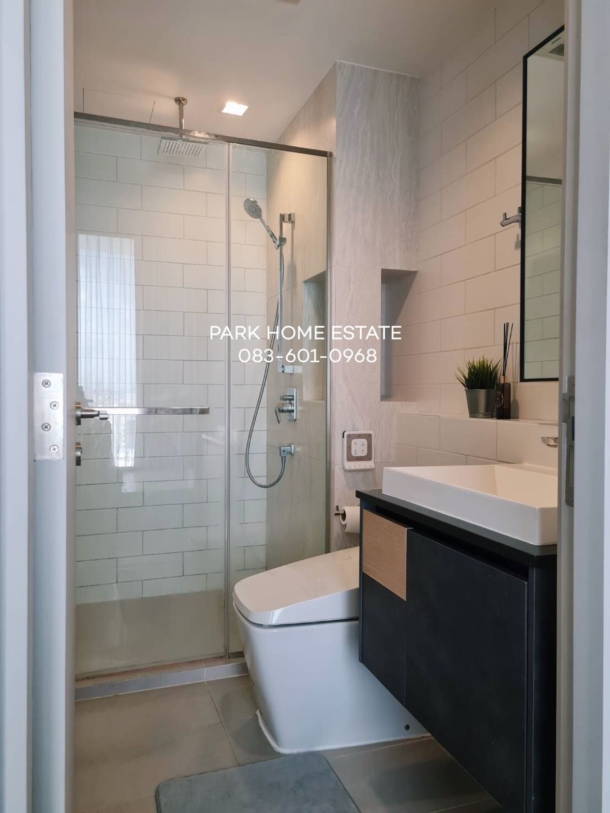 For RentCondoSapankwai,Jatujak : Only 17,000 baht/month for rent. The Line Chatuchak-Morchit, room size 27 sq.m., beautiful room, good price ✨ 083-601-0968 Line: @pukkhome