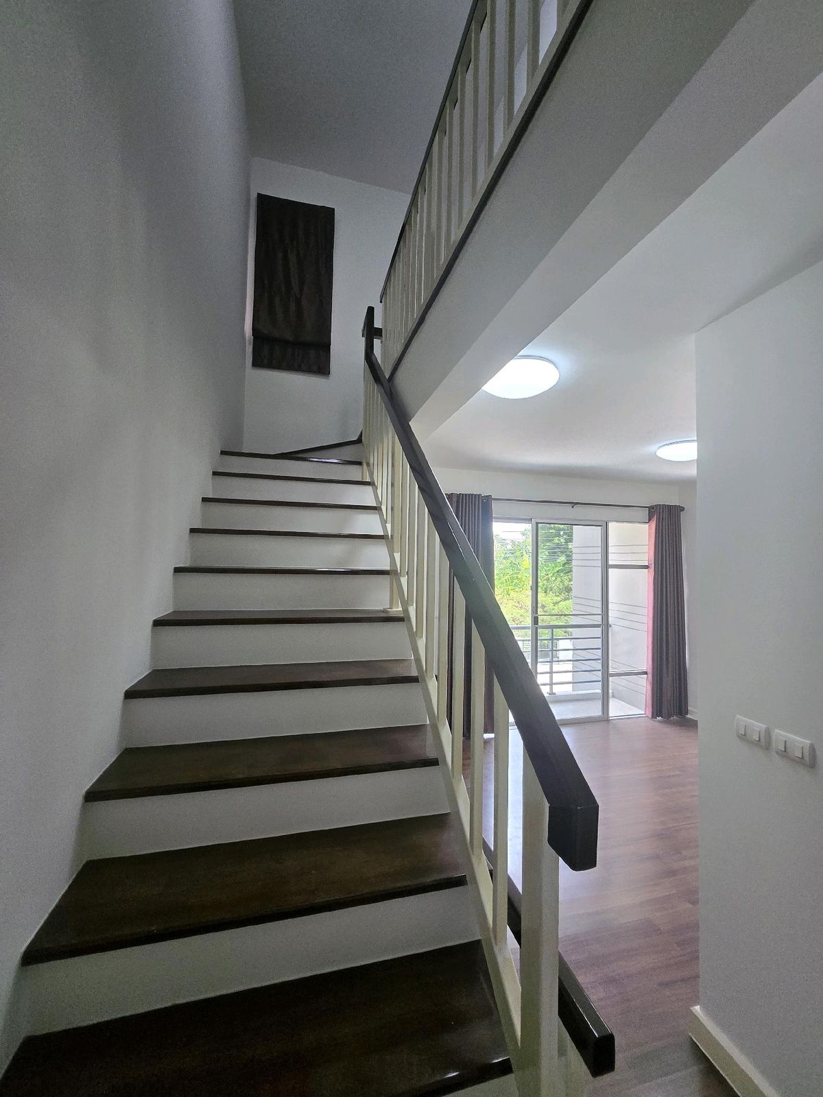 For SaleTownhomeRathburana, Suksawat : For sale: 3-storey townhouse, Town Avenue Village, Phutthabucha, empty house, good condition, free curtains for the whole house, add a little more decoration to your liking, ready to move in.