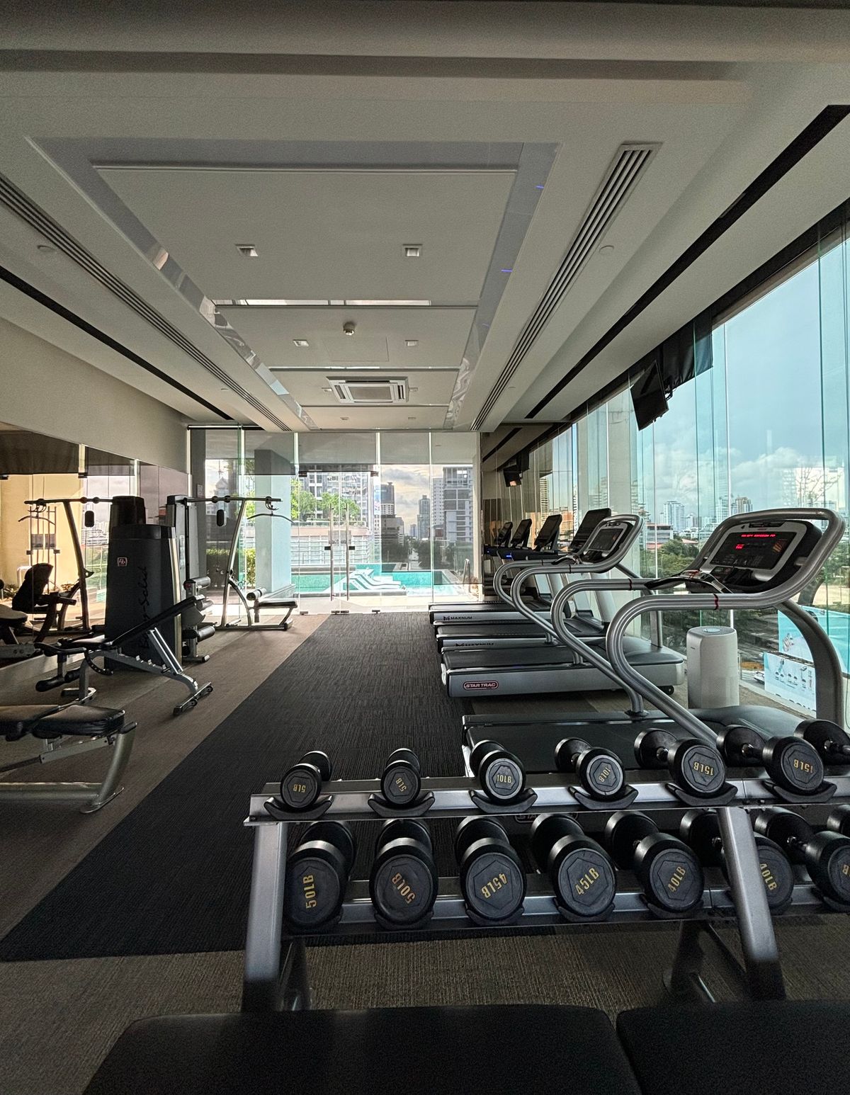 ให้เช่าคอนโดพระราม 9 เพชรบุรีตัดใหม่ RCA : 🔥ให้เช่าด่วน🔥 คิว อโศก  ติดรถไฟฟ้าใต้ดิน-mrt-สถานีเพชรบุรี เฟอร์ครบพร้อมเข้าอยู่