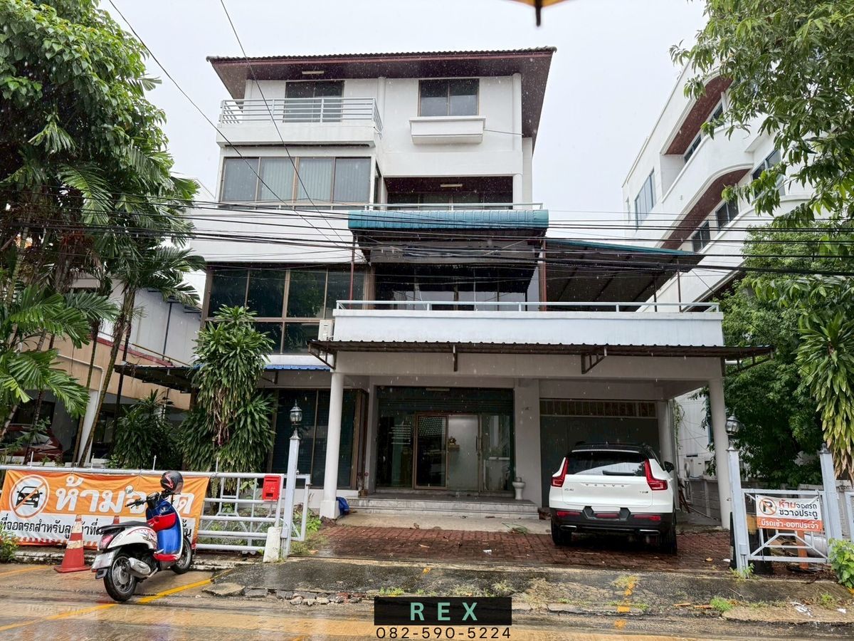 ให้เช่าโฮมออฟฟิศรามคำแหง หัวหมาก : ให้เช่า โฮมออฟฟิศ Home office / บ้านเดี่ยว ทาวน์อินทาวน์ ลาดพร้าว94 ศรีวรา 4 ชั้น พื้นที่ใช้สอยกว่า 500 ตร.ม.