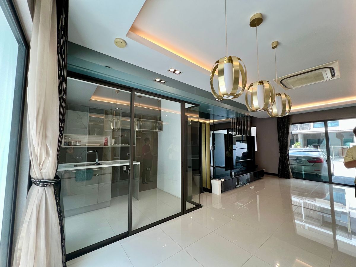 ขายทาวน์โฮมเกษตร นวมินทร์ ลาดปลาเค้า : 🔥 ขายด่วย ราคาพิเศษ ทาวน์โฮม 3 ชั้น The Landmark เอกมัย–รามอินทรา บ้านสวย Built in เกรด Premium  🔥