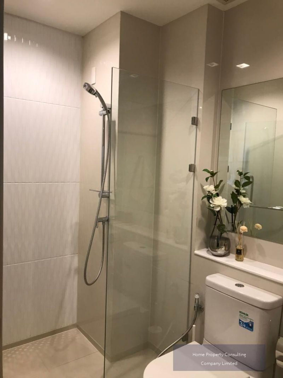 For SaleCondoWitthayu, Chidlom, Langsuan, Ploenchit : Quick sale, cheap sales! Condo Life One Wireless, near BTS Ploenchit, interested in negotiating @condobkk (with @) Code H6051