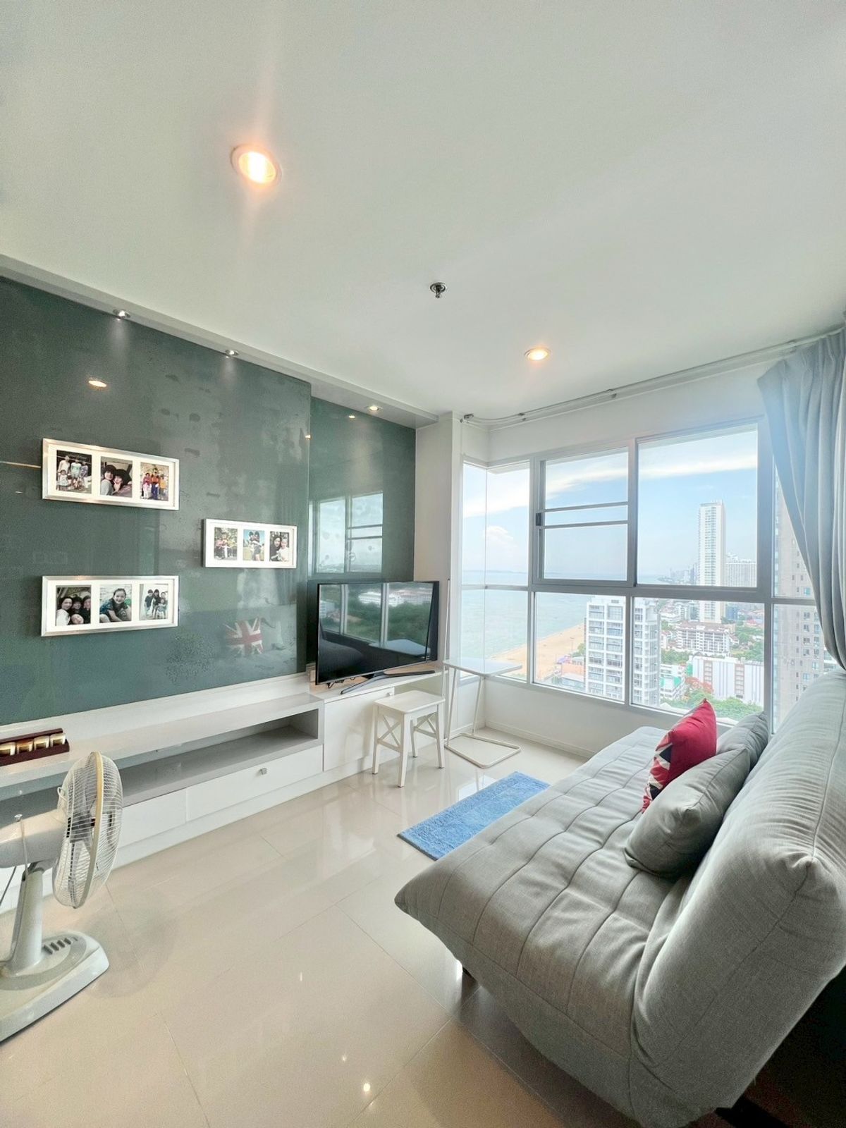 For SaleCondoPattaya, Bangsaen, Chonburi : For Sale: Lumpini Park Beach Jomtien Condominium—Live the beachfront lifestyle in this fully furnished 26th-floor unit with breathtaking sea views. Spacious 57 sq.m. with an extra-large balcony perfect for relaxing. Ready to move in.
