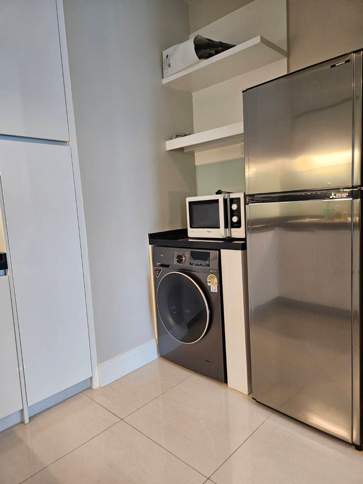 For RentCondoSukhumvit, Asoke, Thonglor : [ Spacious Living ] Bright Sukhumvit 24 | Massive 68 sq.m. Corner Unit with 2 Balconies 🏙️