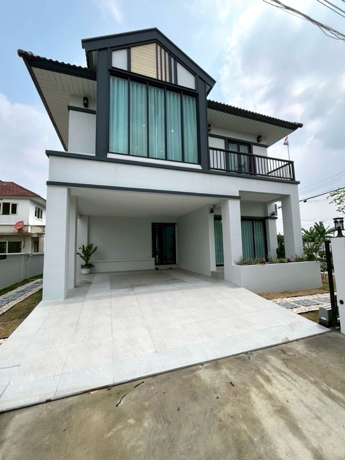 ขายบ้านปทุมธานี รังสิต ธรรมศาสตร์ : บ้านเดี่ยว 2 ชั้น หมู่บ้านมณีรินทร์ เอ็กซ์คลูซิฟ พาร์ค เลขที่ 145/6 (ดาวศุกร์ชอบความสวยงาม อาชีพค้าขายดี) 73 ตรว. 3 นอน 3 น้ำบ้านสวยมากที่สุด