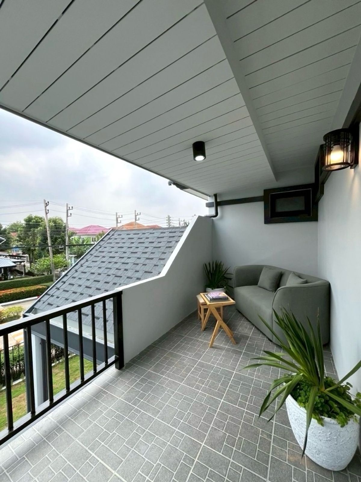 ขายบ้านปทุมธานี รังสิต ธรรมศาสตร์ : บ้านเดี่ยว 2 ชั้น หมู่บ้านมณีรินทร์ เอ็กซ์คลูซิฟ พาร์ค เลขที่ 145/6 (ดาวศุกร์ชอบความสวยงาม อาชีพค้าขายดี) 73 ตรว. 3 นอน 3 น้ำบ้านสวยมากที่สุด