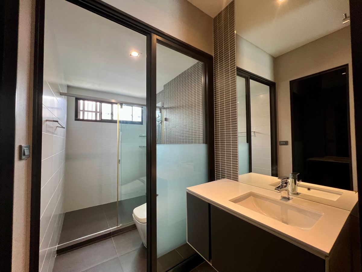 ขายทาวน์โฮมเกษตร นวมินทร์ ลาดปลาเค้า : 🔥 ขายด่วย ราคาพิเศษ ทาวน์โฮม 3 ชั้น The Landmark เอกมัย–รามอินทรา บ้านสวย Built in เกรด Premium  🔥