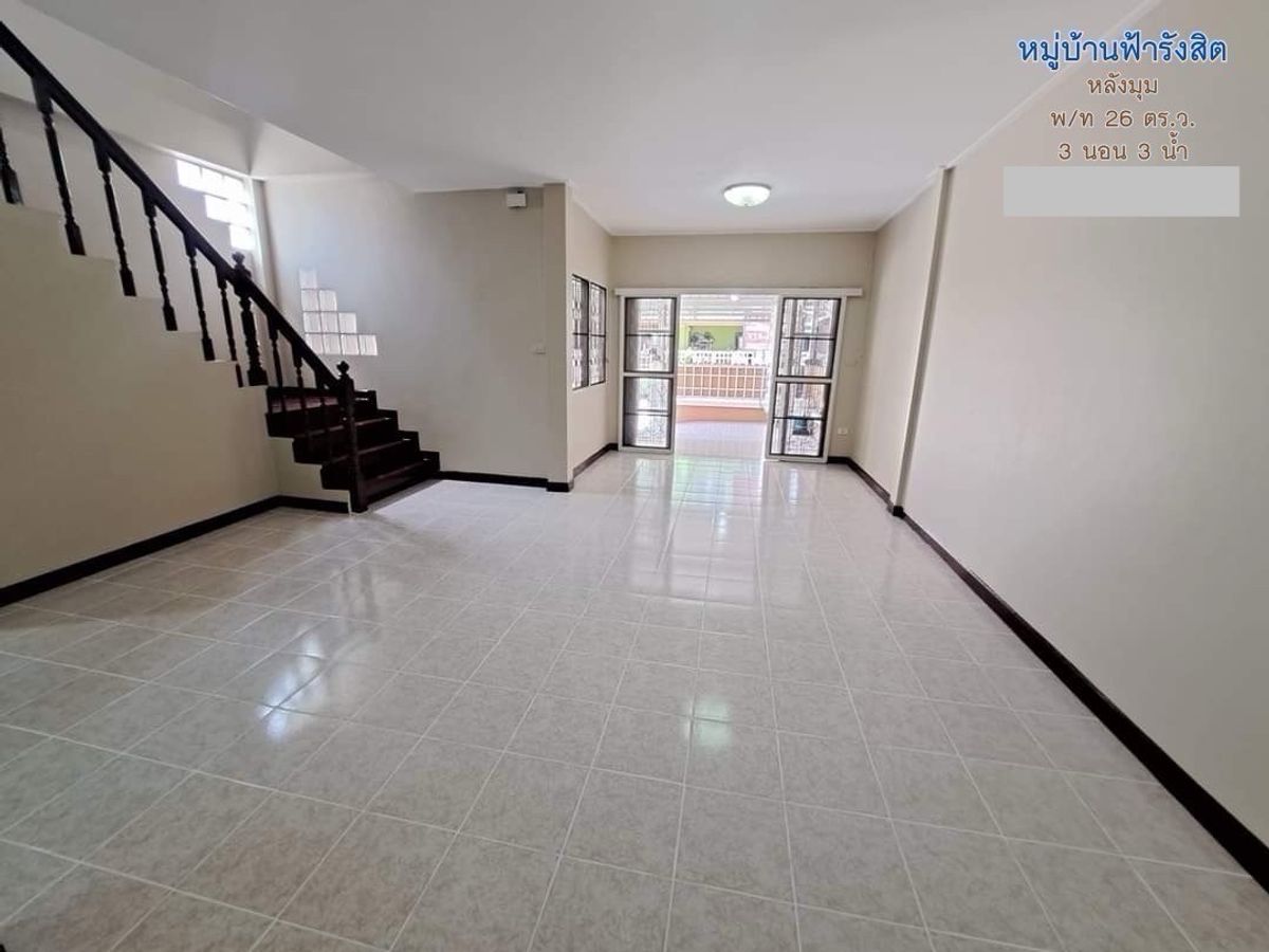 ขายทาวน์โฮมปทุมธานี รังสิต ธรรมศาสตร์ : ขายบ้านทาวเฮ้าส์ 2 ชั้น (หลังมุม) หมู่บ้านฟ้ารังสิต อ.ธัญบุรี จ.ปทุมธานี  26 ตรว. 3 นอน 3 น้ำ