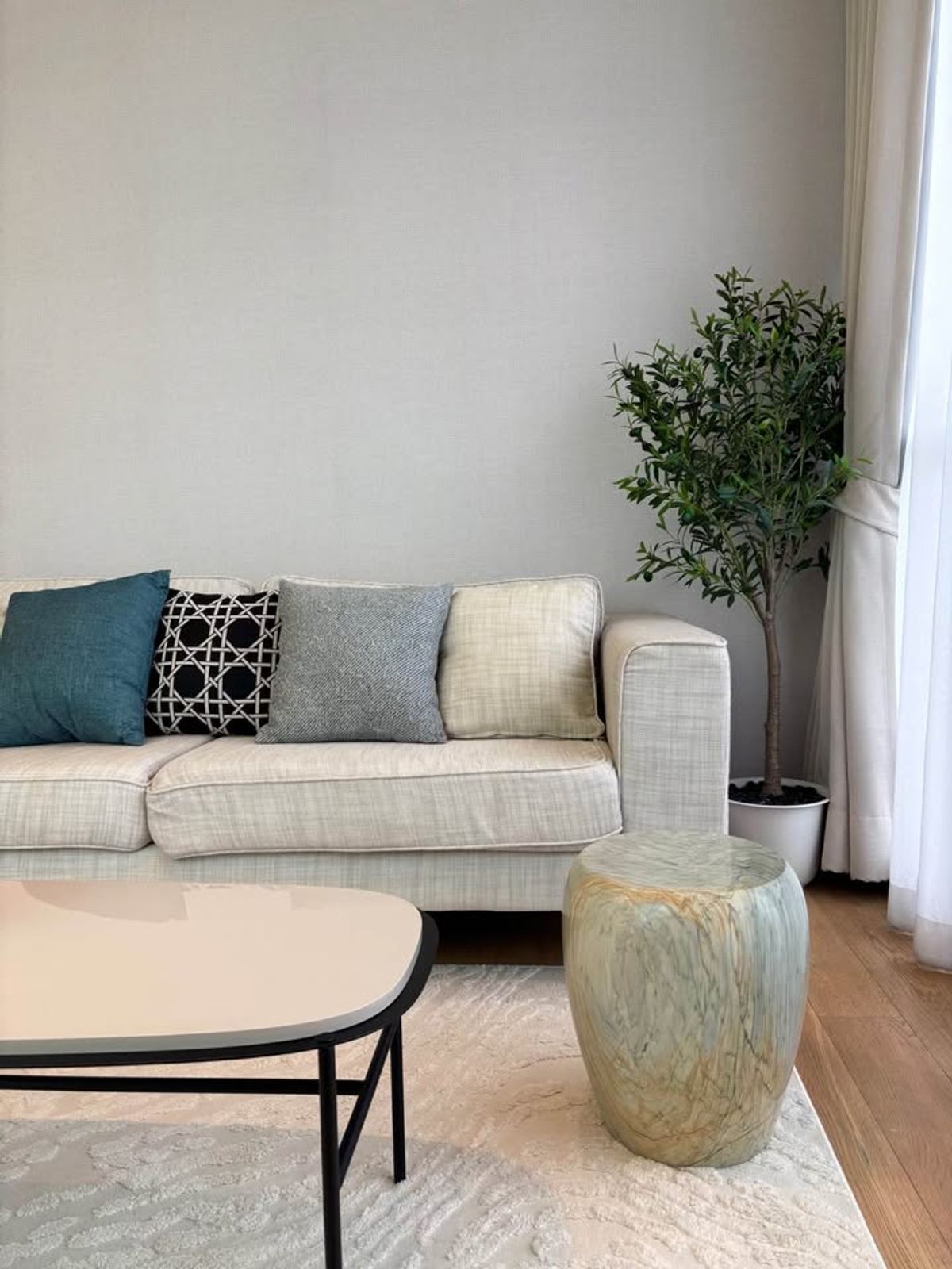 For RentCondoWitthayu, Chidlom, Langsuan, Ploenchit : 28 CHIDLOM for rent, beautiful corner room, 2 bedrooms, 2 bathrooms, 15th floor