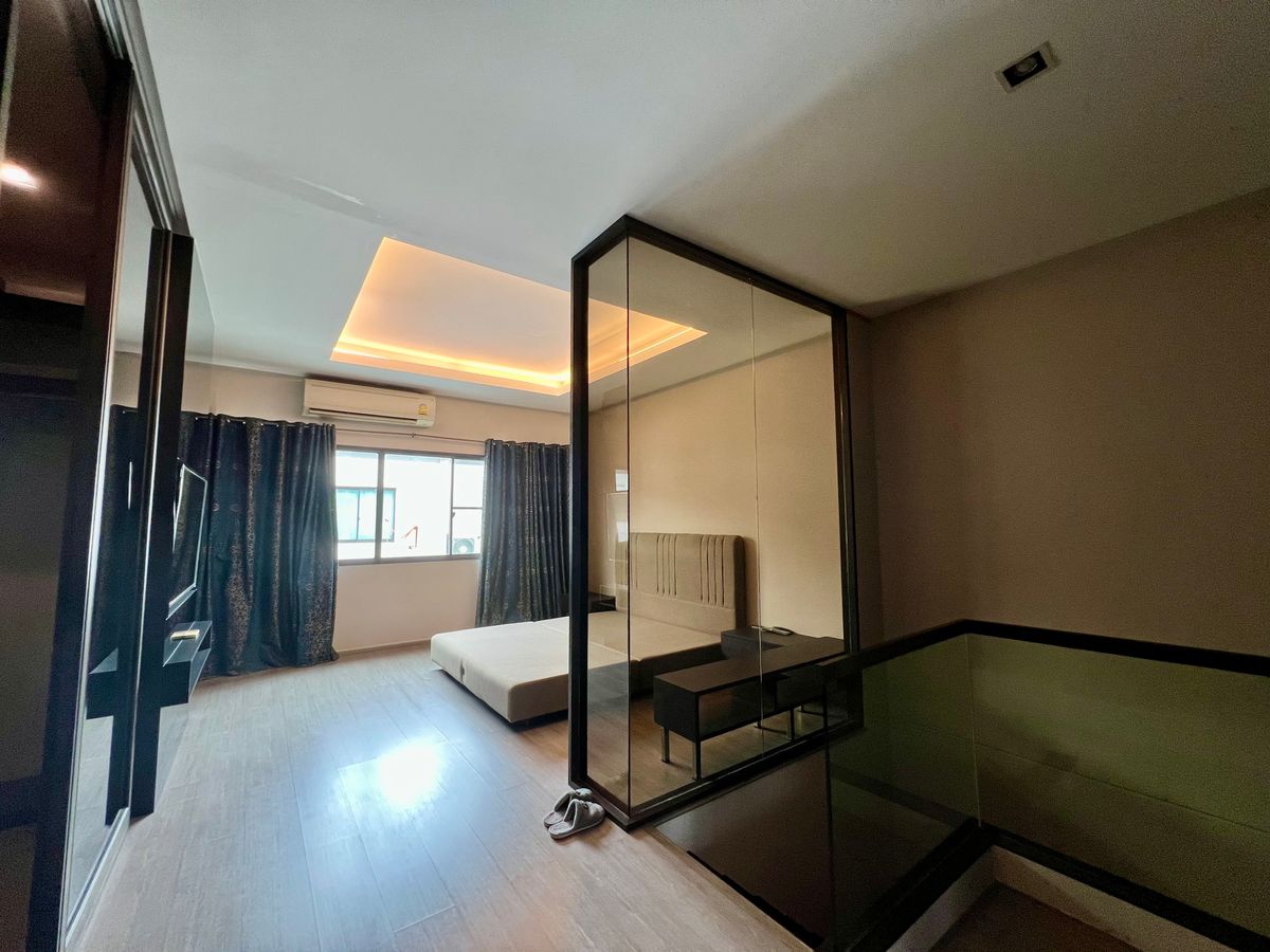 ขายทาวน์โฮมเกษตร นวมินทร์ ลาดปลาเค้า : 🔥 ขายด่วย ราคาพิเศษ ทาวน์โฮม 3 ชั้น The Landmark เอกมัย–รามอินทรา บ้านสวย Built in เกรด Premium  🔥