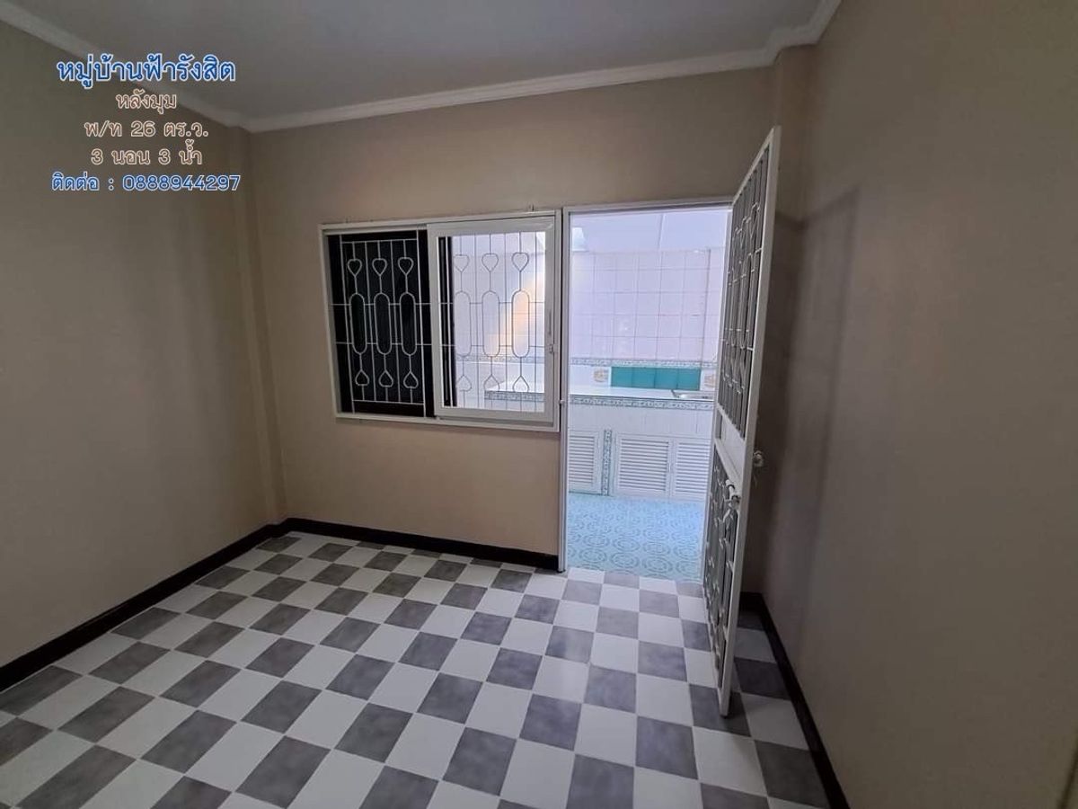 ขายทาวน์โฮมปทุมธานี รังสิต ธรรมศาสตร์ : ขายบ้านทาวเฮ้าส์ 2 ชั้น (หลังมุม) หมู่บ้านฟ้ารังสิต อ.ธัญบุรี จ.ปทุมธานี  26 ตรว. 3 นอน 3 น้ำ