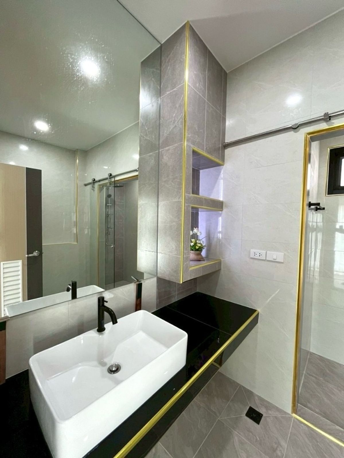 ขายบ้านปทุมธานี รังสิต ธรรมศาสตร์ : บ้านเดี่ยว 2 ชั้น หมู่บ้านมณีรินทร์ เอ็กซ์คลูซิฟ พาร์ค เลขที่ 145/6 (ดาวศุกร์ชอบความสวยงาม อาชีพค้าขายดี) 73 ตรว. 3 นอน 3 น้ำบ้านสวยมากที่สุด