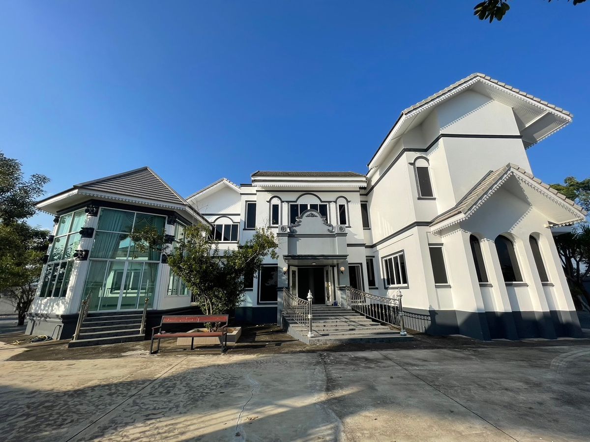 ให้เช่าบ้านเชียงราย : ให้เช่าบ้านเดี่ยวสองชั้น  6 ห้องนอน 6 ห้องน้ำ  1 ห้องครัว   ที่จอดรถ 4-5 คัน  ให้เช่าราคา 40,000 บาทต่อเดือน   ขนาดที่ดิน  300  ตรว.  