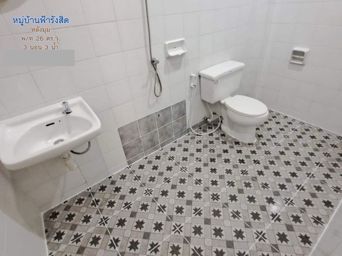 ขายทาวน์โฮมปทุมธานี รังสิต ธรรมศาสตร์ : ขายบ้านทาวเฮ้าส์ 2 ชั้น (หลังมุม) หมู่บ้านฟ้ารังสิต อ.ธัญบุรี จ.ปทุมธานี  26 ตรว. 3 นอน 3 น้ำ