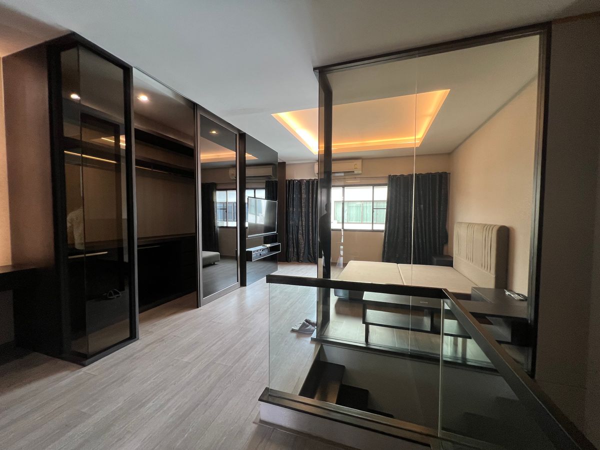 ขายทาวน์โฮมเกษตร นวมินทร์ ลาดปลาเค้า : 🔥 ขายด่วย ราคาพิเศษ ทาวน์โฮม 3 ชั้น The Landmark เอกมัย–รามอินทรา บ้านสวย Built in เกรด Premium  🔥