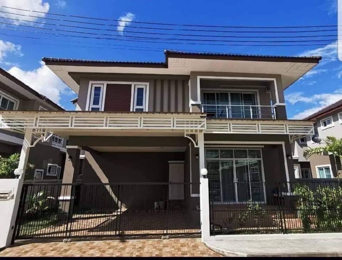 For RentHouseChiang Mai :  A house for rent with 4 bedrooms,4 toilets,  and 1 kitchen. - The land size is 56 sq. wah in the 24 hours security village (Moo Baan).  - The price is at THB 25,000 per month.