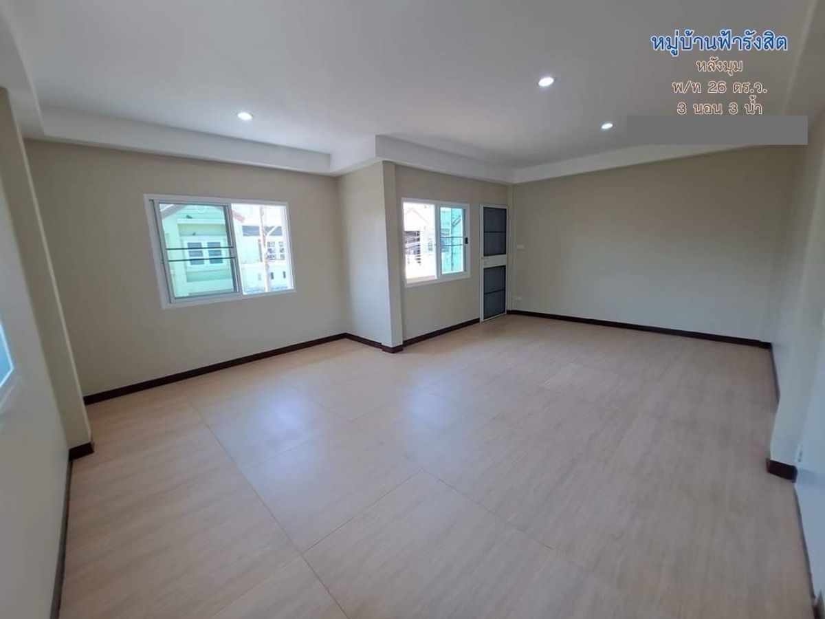 ขายทาวน์โฮมปทุมธานี รังสิต ธรรมศาสตร์ : ขายบ้านทาวเฮ้าส์ 2 ชั้น (หลังมุม) หมู่บ้านฟ้ารังสิต อ.ธัญบุรี จ.ปทุมธานี  26 ตรว. 3 นอน 3 น้ำ