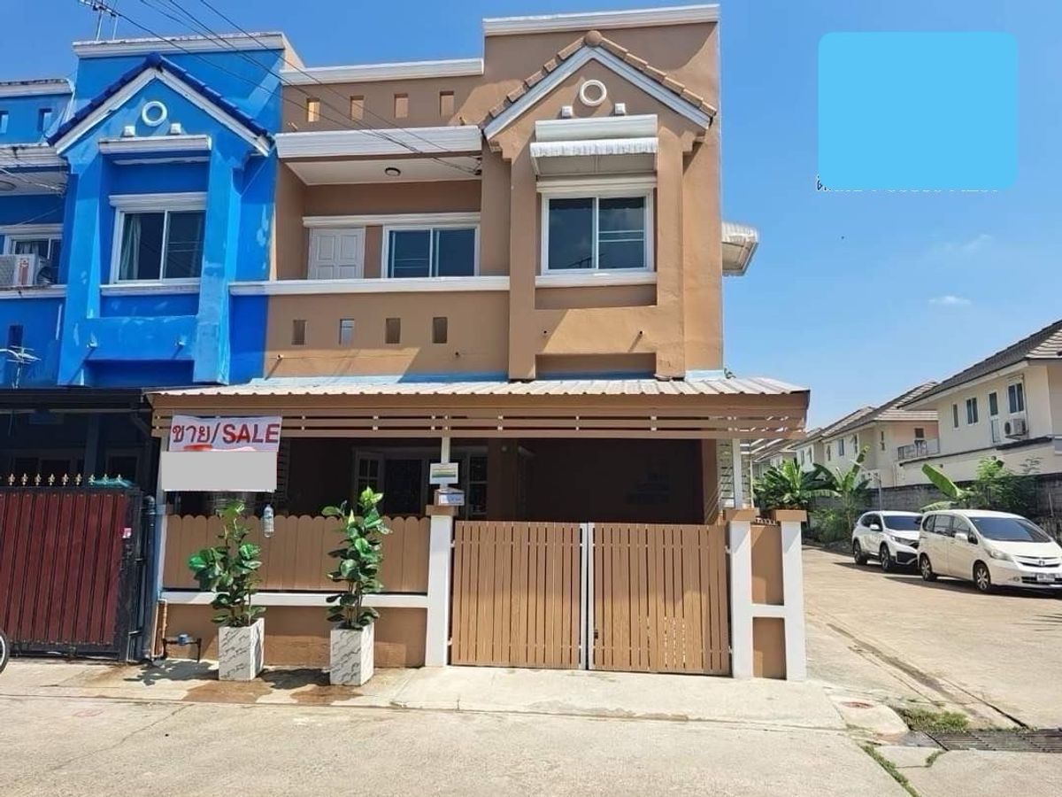 ขายทาวน์โฮมปทุมธานี รังสิต ธรรมศาสตร์ : ขายบ้านทาวเฮ้าส์ 2 ชั้น (หลังมุม) หมู่บ้านฟ้ารังสิต อ.ธัญบุรี จ.ปทุมธานี  26 ตรว. 3 นอน 3 น้ำ