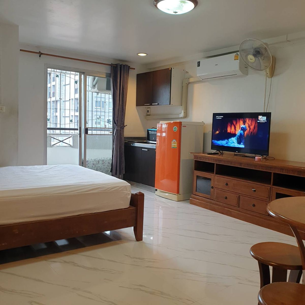 For RentCondoOnnut, Udomsuk : Cheap condo rental Complete furniture ready to be on Soi Onnut 55/2